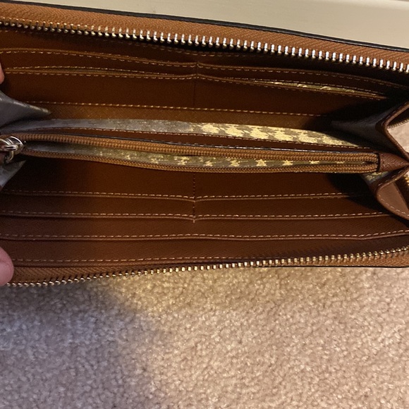 Karl Lagerfeld Crossbody and wallet. - Picture 8 of 8